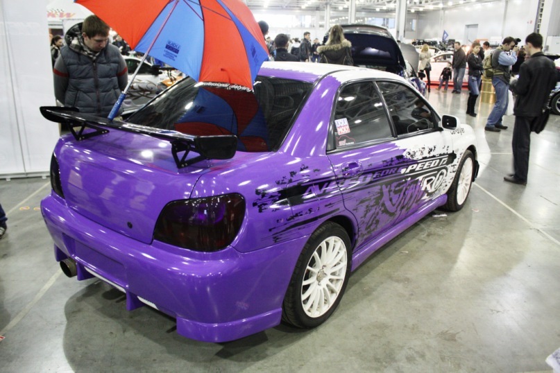 фиолетовая машина 
